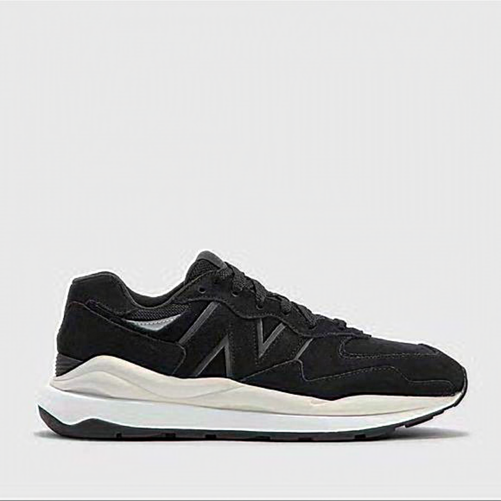 NWT New Balance 57/40‎ Black and White Sneakers